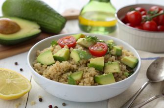 Avokádós quinoa saláta