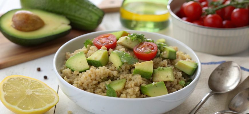 Avokádós quinoa saláta